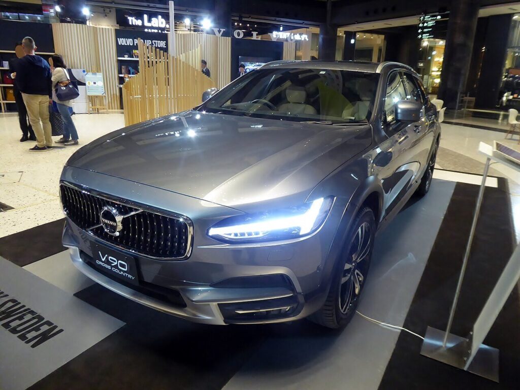 Volvo V90 Cross Country