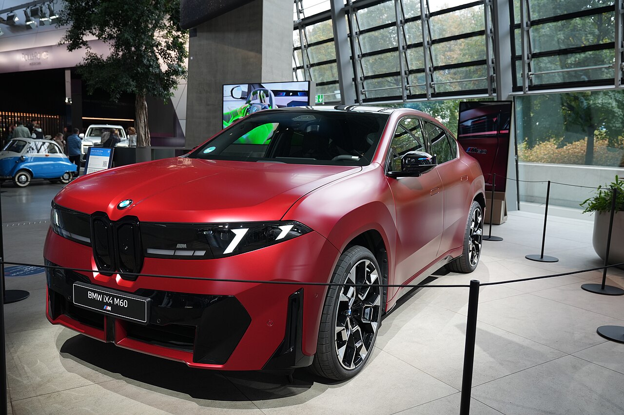 BMW iX4 M60 xDrive w BMW Welt