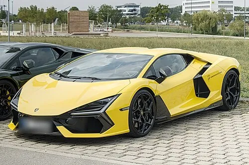 Lamborghini Revuelto